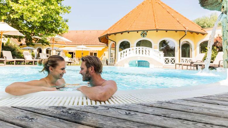 <b>Vila Vita Pannonia Pool</b>. Images powered by <a href="https://iceportal.shijigroup.com/" title="IcePortal" target="_blank">IcePortal</a>.