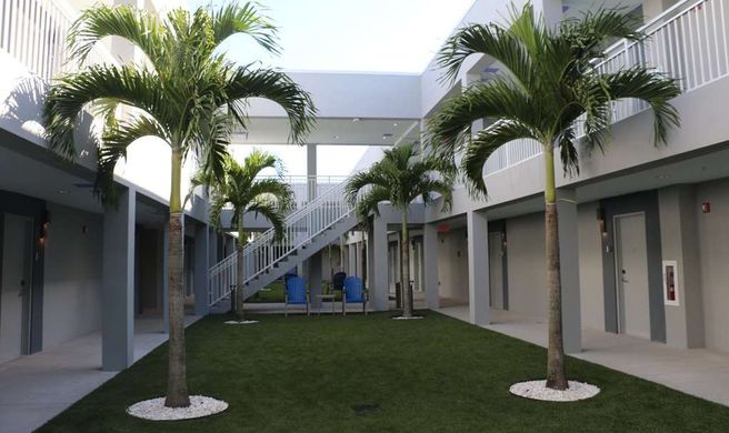 Star Suites by Riverside Theatre Exterior