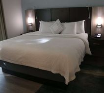 Star Suites by Riverside Theatre Room