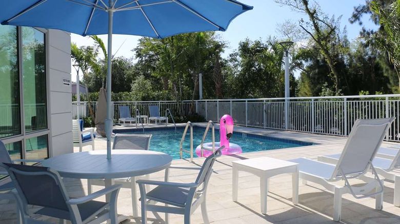 <b>Star Suites by Riverside Theatre Pool</b>. Images powered by <a href="https://iceportal.shijigroup.com/" title="IcePortal" target="_blank">IcePortal</a>.