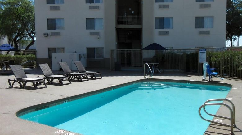 <b>Comfort Inn & Suites Phoenix North Deer Pool</b>. Images powered by <a href="https://iceportal.shijigroup.com/" title="IcePortal" target="_blank">IcePortal</a>.