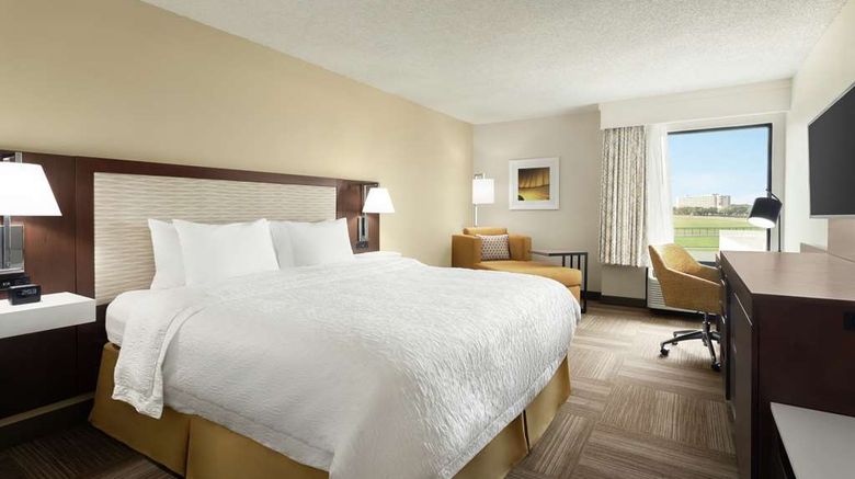 <b>Hampton Inn Houston-Hobby Airport Room</b>. Images powered by <a href="https://iceportal.shijigroup.com/" title="IcePortal" target="_blank">IcePortal</a>.