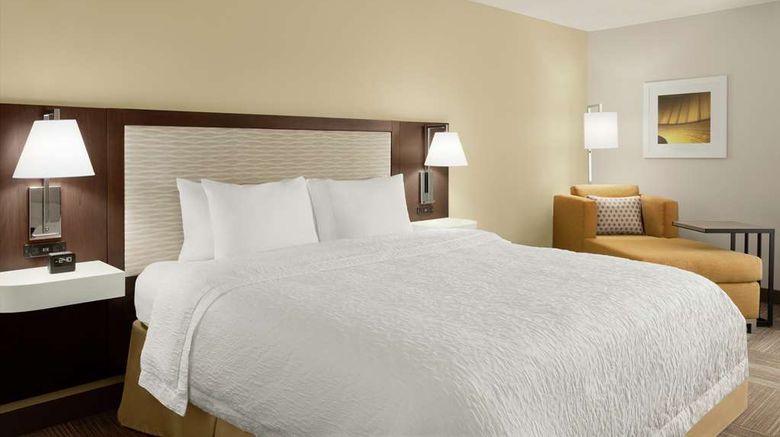 <b>Hampton Inn Houston-Hobby Airport Room</b>. Images powered by <a href="https://iceportal.shijigroup.com/" title="IcePortal" target="_blank">IcePortal</a>.