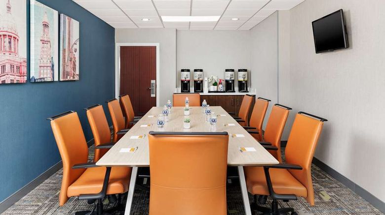 <b>Hampton Inn Houston-Hobby Airport Meeting</b>. Images powered by <a href="https://iceportal.shijigroup.com/" title="IcePortal" target="_blank">IcePortal</a>.