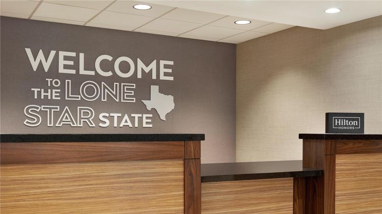 Hampton Inn Houston-Hobby Airport Lobby