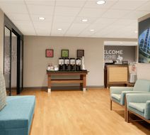 Hampton Inn Houston-Hobby Airport Lobby