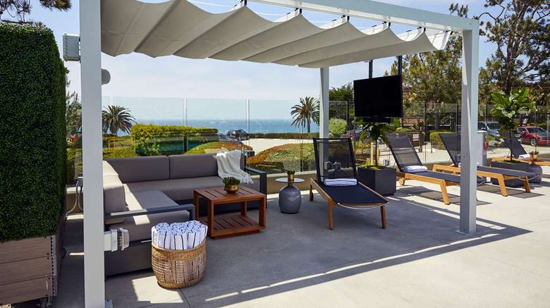<b>L'Auberge Del Mar Pool</b>. Images powered by <a href="https://iceportal.shijigroup.com/" title="IcePortal" target="_blank">IcePortal</a>.