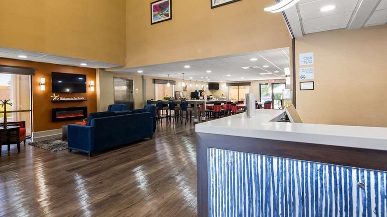 <b>Best Western Shallotte-Ocean Isle Beach Lobby</b>. Images powered by <a href="https://iceportal.shijigroup.com/" title="IcePortal" target="_blank">IcePortal</a>.