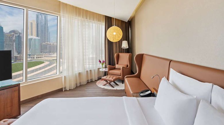 <b>Radisson Blu Hotel, Dubai Canal View Room</b>. Images powered by <a href="https://iceportal.shijigroup.com/" title="IcePortal" target="_blank">IcePortal</a>.