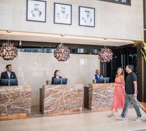 Radisson Blu Hotel, Dubai Canal View Lobby