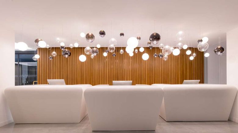 <b>Radisson Beach Resort Larnaca Lobby</b>. Images powered by <a href="https://iceportal.shijigroup.com/" title="IcePortal" target="_blank">IcePortal</a>.