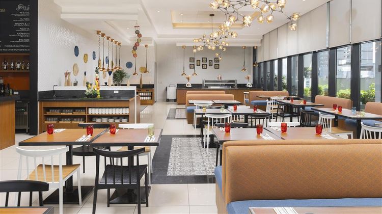 Park Inn By Radisson North EDSA Restaurant
