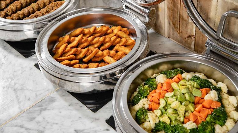 <b>Park Inn By Radisson Makkah Aziziyah Restaurant</b>. Images powered by <a href="https://iceportal.shijigroup.com/" title="IcePortal" target="_blank">IcePortal</a>.