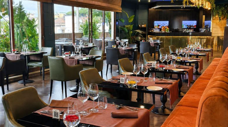 <b>Radisson Blu GHR Hotel, Rome Restaurant</b>. Images powered by <a href="https://iceportal.shijigroup.com/" title="IcePortal" target="_blank">IcePortal</a>.