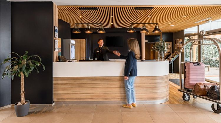 Q7 Lodge Lobby