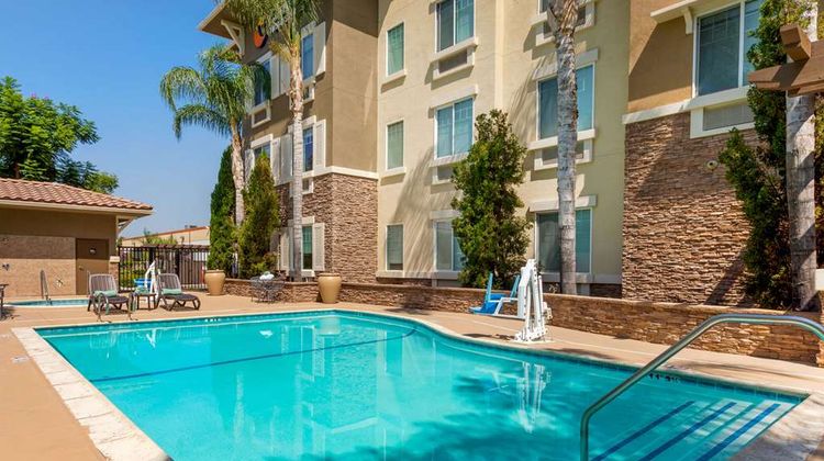Comfort Inn & Suites Ontario Pool