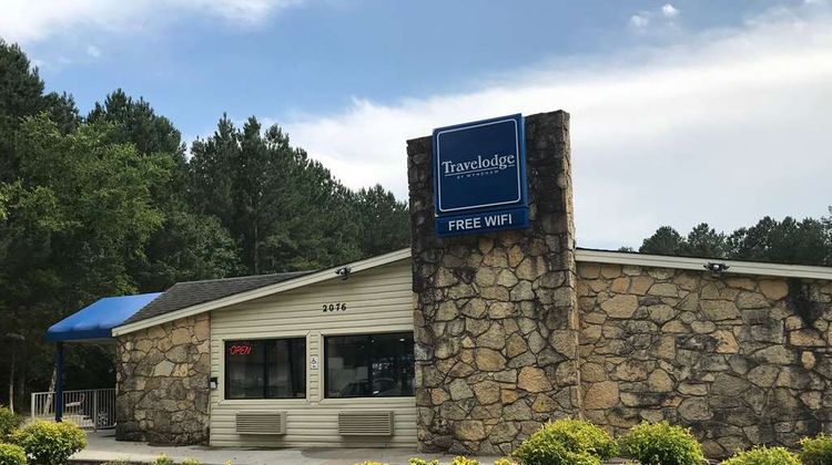Travelodge by Wyndham Fayetteville Exterior