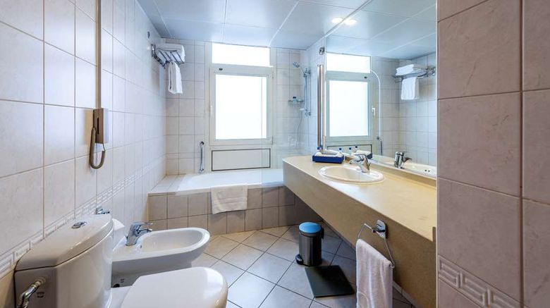 <b>Roda Al Murooj Residences Room</b>. Images powered by <a href="https://iceportal.shijigroup.com/" title="IcePortal" target="_blank">IcePortal</a>.