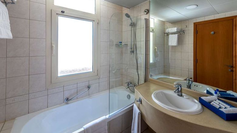 <b>Roda Al Murooj Residences Room</b>. Images powered by <a href="https://iceportal.shijigroup.com/" title="IcePortal" target="_blank">IcePortal</a>.