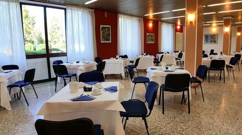 <b>Hotel Terme Castel San Pietro Restaurant</b>. Images powered by <a href="https://iceportal.shijigroup.com/" title="IcePortal" target="_blank">IcePortal</a>.
