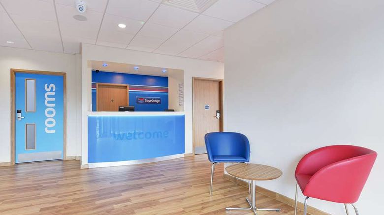 <b>Travelodge Swindon West Lobby</b>. Images powered by <a href="https://iceportal.shijigroup.com/" title="IcePortal" target="_blank">IcePortal</a>.