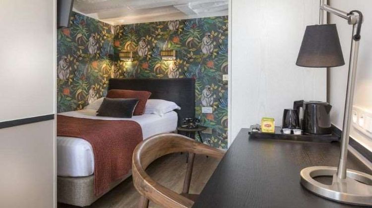 Hotel Jeanne d'Arc Room