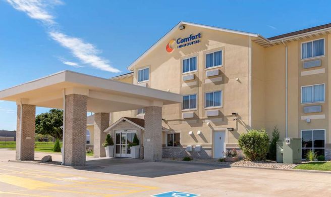 Comfort Inn & Suites Lincoln Exterior