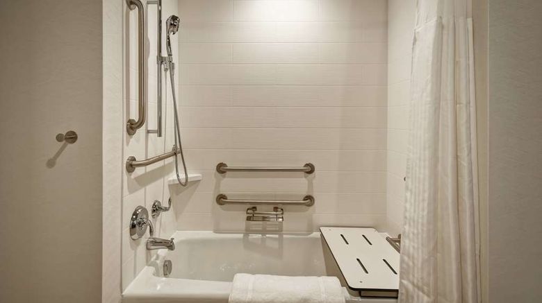 <b>Hilton Garden Inn Lansing West Room</b>. Images powered by <a href="https://iceportal.shijigroup.com/" title="IcePortal" target="_blank">IcePortal</a>.