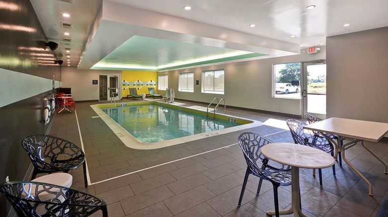 <b>Tru By Hilton Denver Pool</b>. Images powered by <a href="https://iceportal.shijigroup.com/" title="IcePortal" target="_blank">IcePortal</a>.