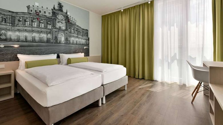 <b>Super 8 by Wyndham Dresden Room</b>. Images powered by <a href="https://iceportal.shijigroup.com/" title="IcePortal" target="_blank">IcePortal</a>.