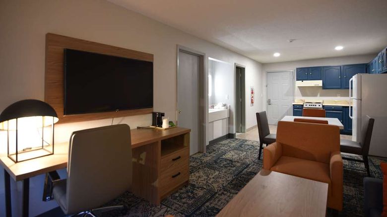 <b>Baymont by Wyndham Pine Grove Suite</b>. Images powered by <a href="https://iceportal.shijigroup.com/" title="IcePortal" target="_blank">IcePortal</a>.