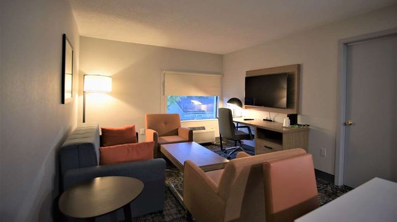 <b>Baymont by Wyndham Pine Grove Suite</b>. Images powered by <a href="https://iceportal.shijigroup.com/" title="IcePortal" target="_blank">IcePortal</a>.