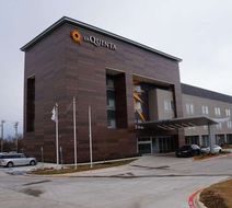 La Quinta Inn & Suites Dallas Exterior