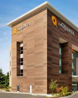 La Quinta Inn & Suites by Wyndham