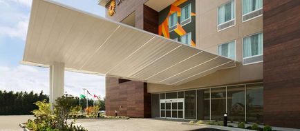 La Quinta Inn & Suites by Wyndham Exterior