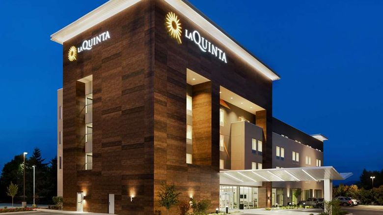 <b>La Quinta Inn & Suites by Wyndham Exterior</b>. Images powered by <a href="https://iceportal.shijigroup.com/" title="IcePortal" target="_blank">IcePortal</a>.