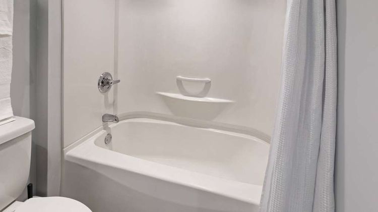 Travelodge by Wyndham Cochrane South Room
