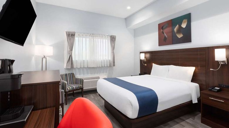 <b>Travelodge by Wyndham Cochrane South Room</b>. Images powered by <a href="https://iceportal.shijigroup.com/" title="IcePortal" target="_blank">IcePortal</a>.