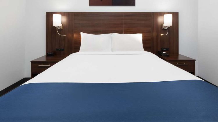 Travelodge by Wyndham Cochrane South Room