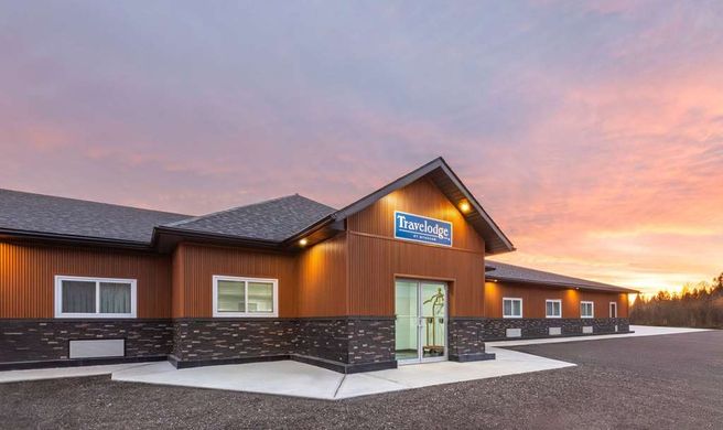 Travelodge by Wyndham Cochrane South Exterior