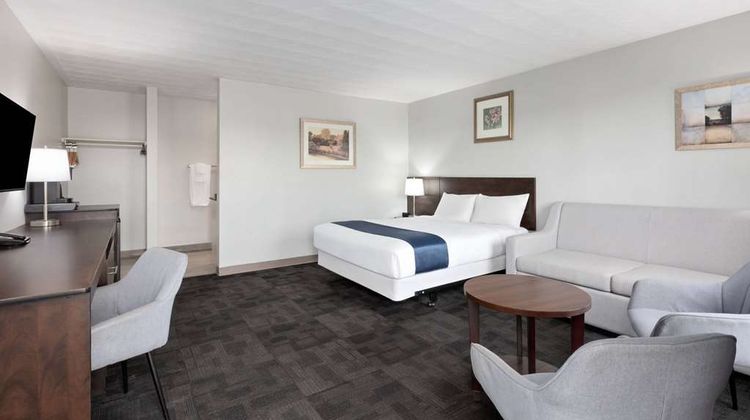 Travelodge by Wyndham Cochrane South Room