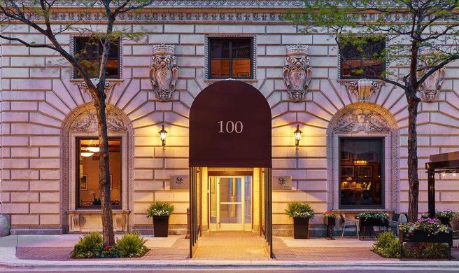 Selina Chicago Exterior