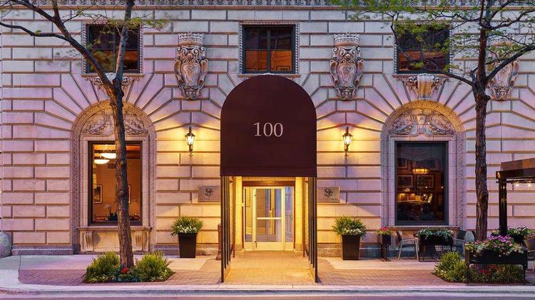 Selina Chicago Exterior