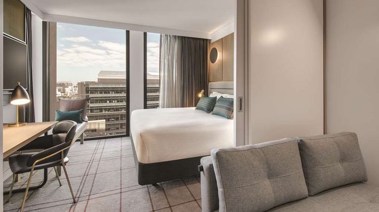 Vibe Hotel Sydney Darling Harbour Suite