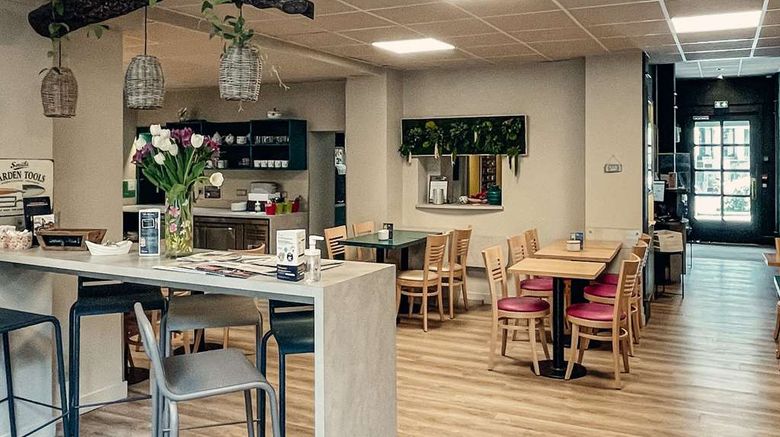 <b>Garden Hotel Restaurant</b>. Images powered by <a href="https://iceportal.shijigroup.com/" title="IcePortal" target="_blank">IcePortal</a>.
