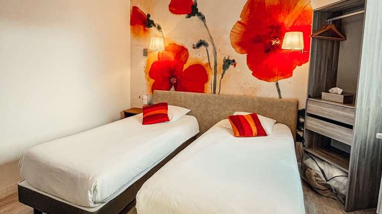 <b>Garden Hotel Room</b>. Images powered by <a href="https://iceportal.shijigroup.com/" title="IcePortal" target="_blank">IcePortal</a>.