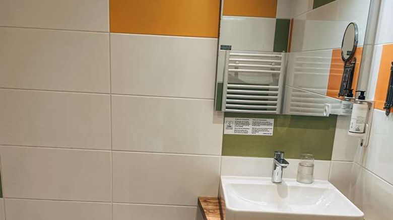<b>Garden Hotel Room</b>. Images powered by <a href="https://iceportal.shijigroup.com/" title="IcePortal" target="_blank">IcePortal</a>.
