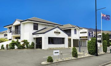 Delorenzo's Studio Apartments