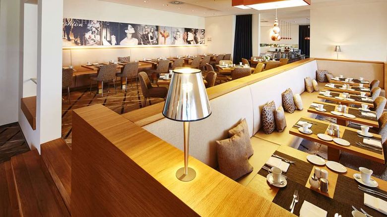 <b>Steigenberger Hotel Am Kanzleramt Restaurant</b>. Images powered by <a href="https://iceportal.shijigroup.com/" title="IcePortal" target="_blank">IcePortal</a>.