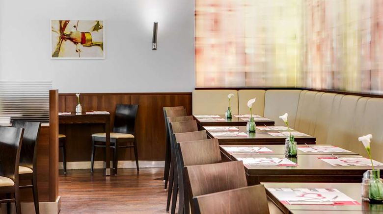 <b>IntercityHotel Wien Restaurant</b>. Images powered by <a href="https://iceportal.shijigroup.com/" title="IcePortal" target="_blank">IcePortal</a>.